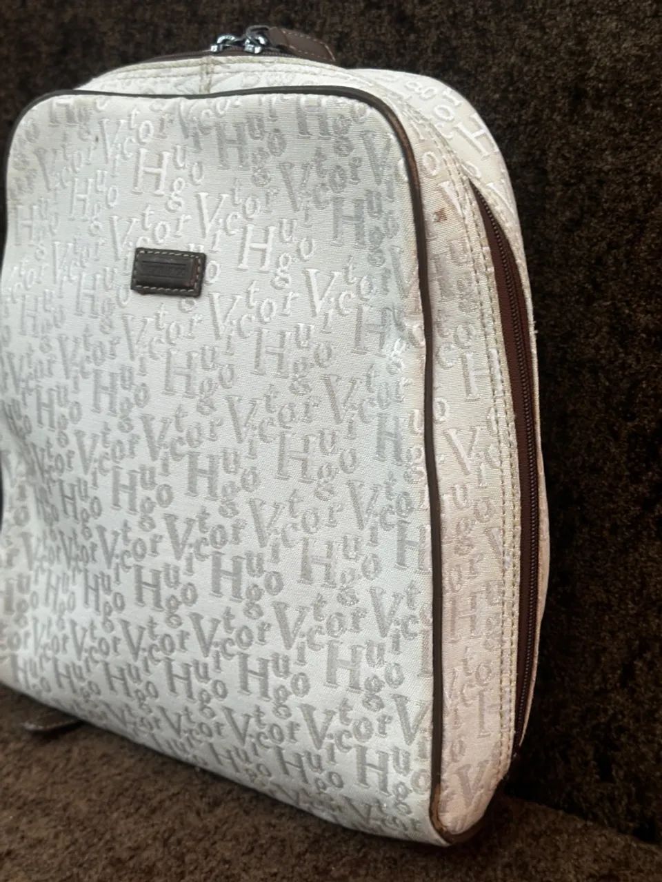 Mochila Victor Hugo - Jacquard - Bege e Marrom - Original - Foto 3