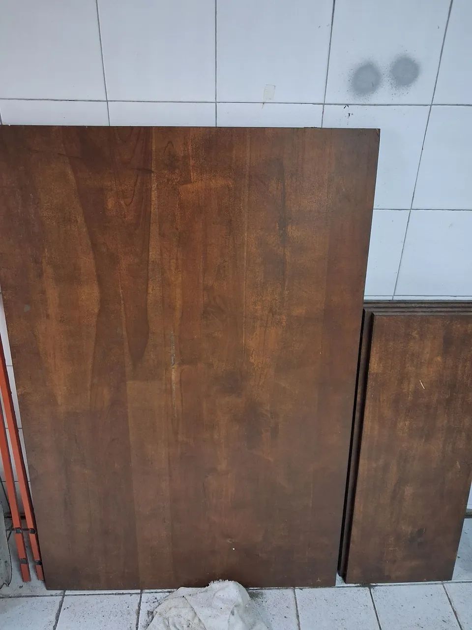 Mesa de madeira maciça 