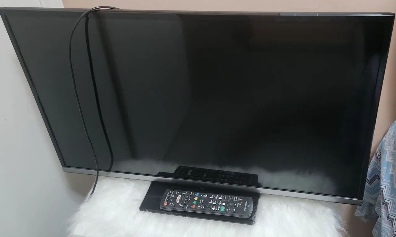 TV Panasonic 32, LED/LCD modelo TC-32DS600B  - Foto 3