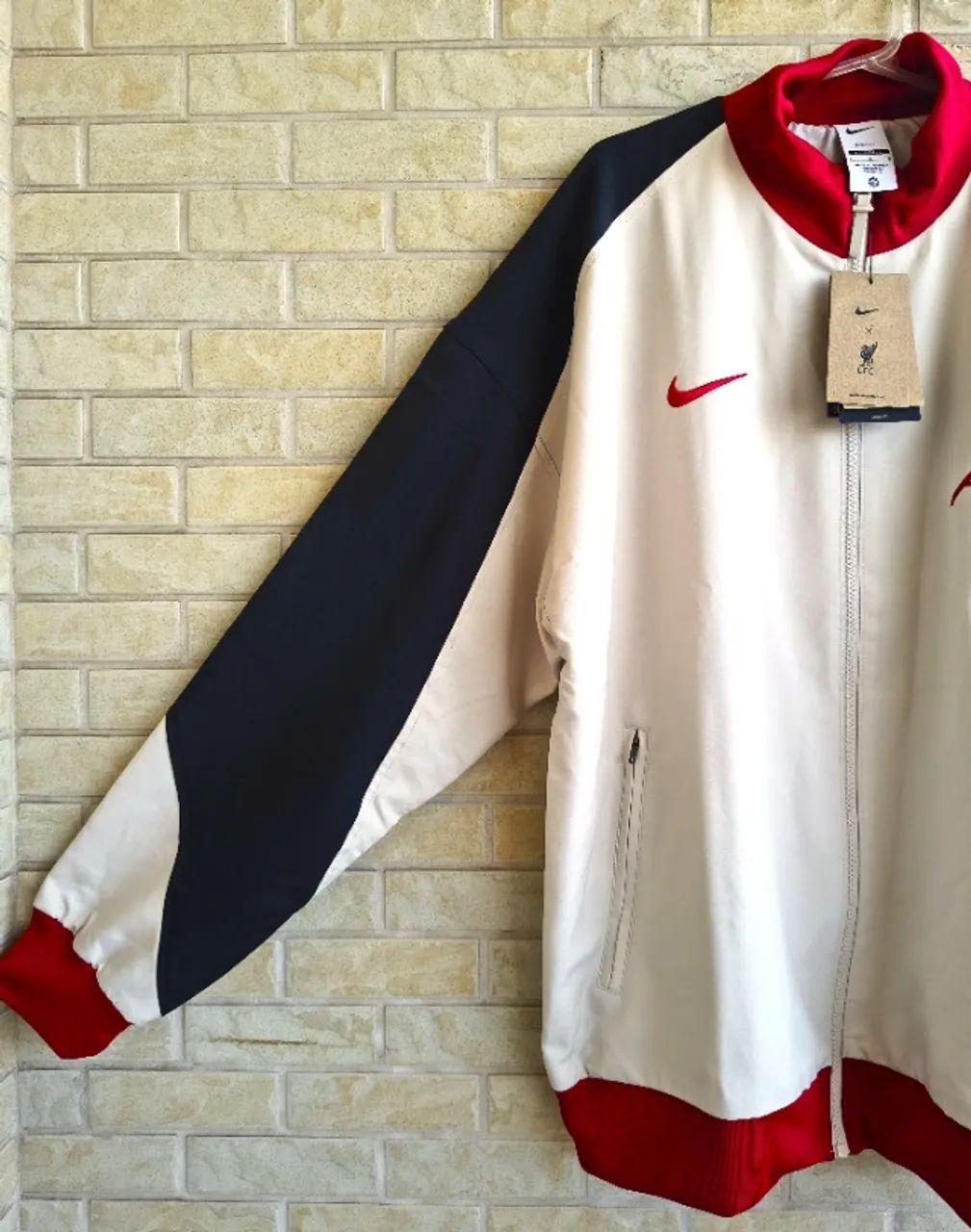 Jaqueta Nike Liverpool Hino FC Strike Masculina - G (modelagem grande) - Foto 4