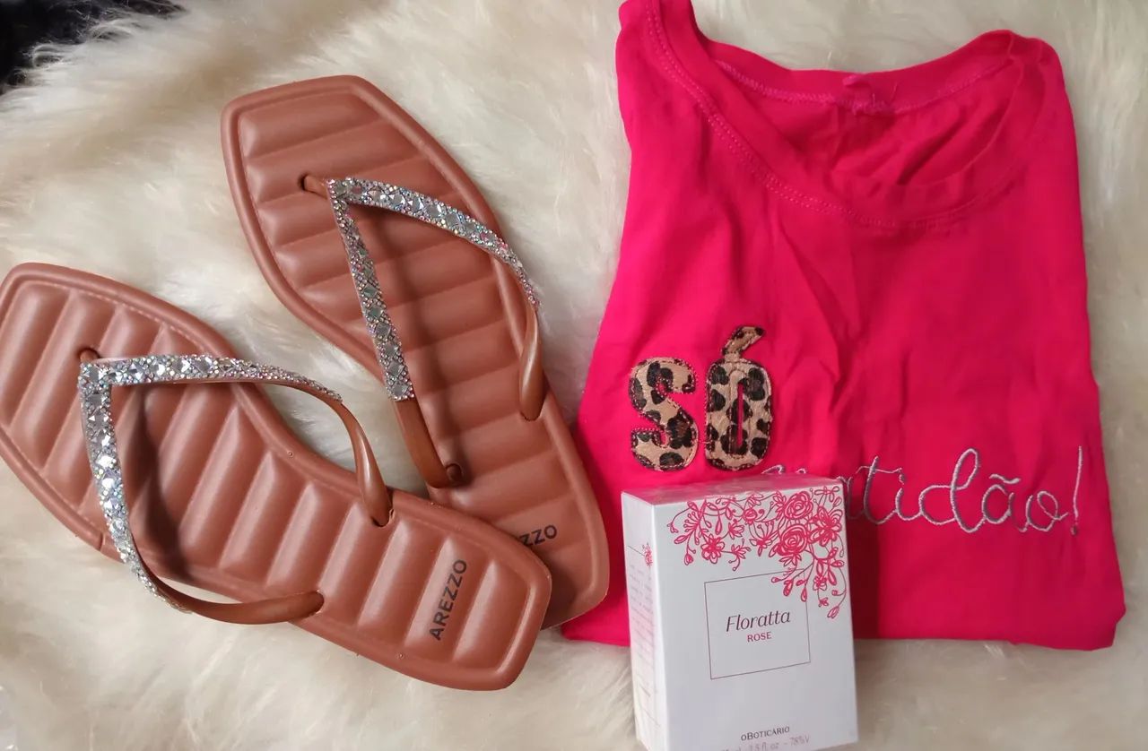 Sandálias Havaianas Douradas com Strass