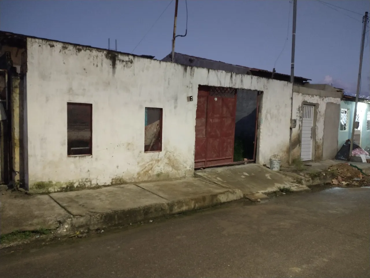 Vendo ou troco essa casa em carro com volta em dinheiro