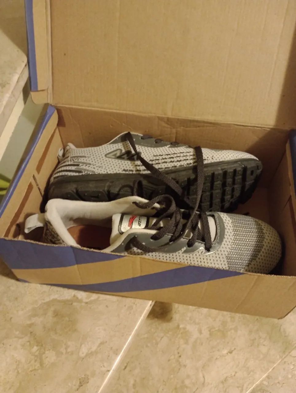 Tênis marca Aztron cinza - tamanho 40 - unissex - Foto 4