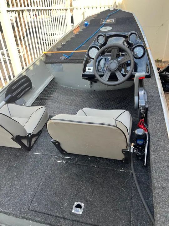 Barco de alumínio com motor e carretinha - Foto 7