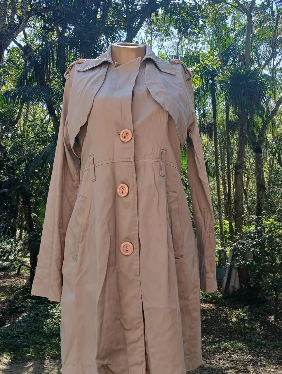 Roupa de frio Trench Coat Bege Clássico