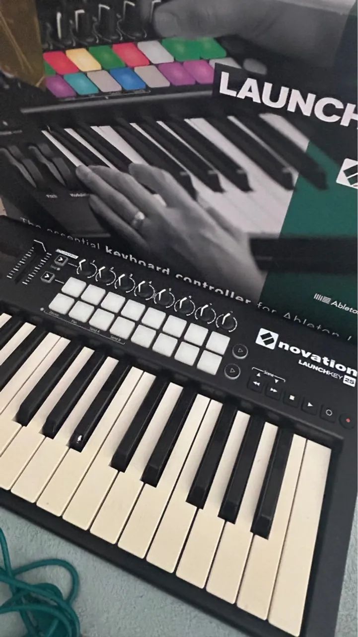 Controladora MIDI Novation Launchkey 25 Mini - Equipamentos
