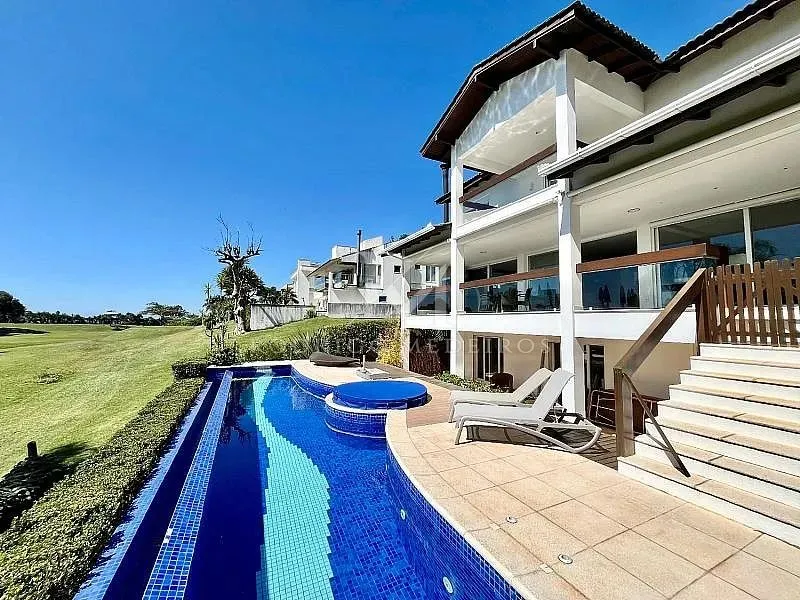 Casa Mobiliada, 4 Suítes, Piscina com Vista Para o Mar - Itapema/SC