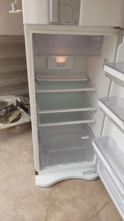 Geladeira Electrolux. Froz fri .  - Foto 2