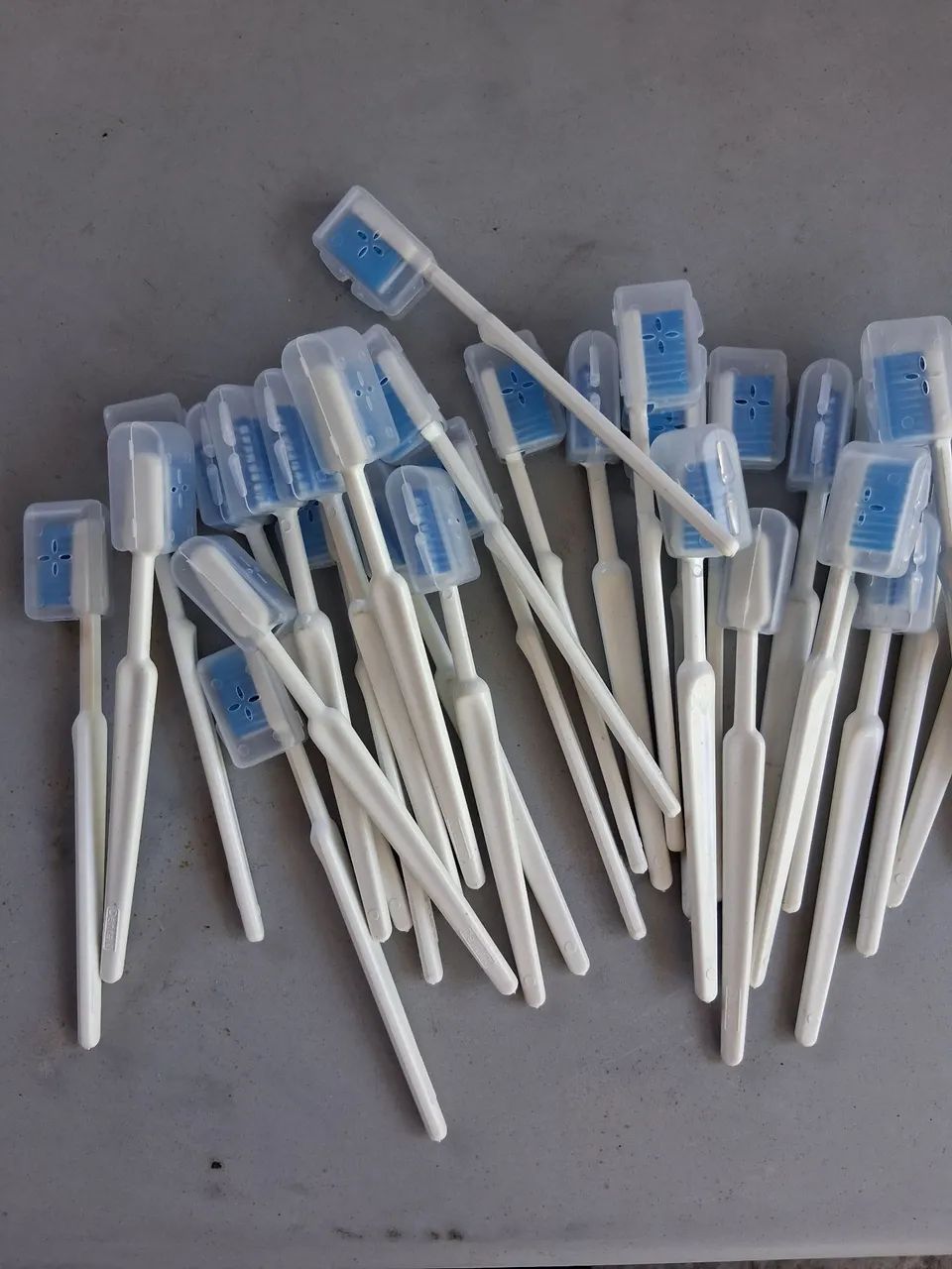 Escovas de dente novas com proteção  - Foto 2