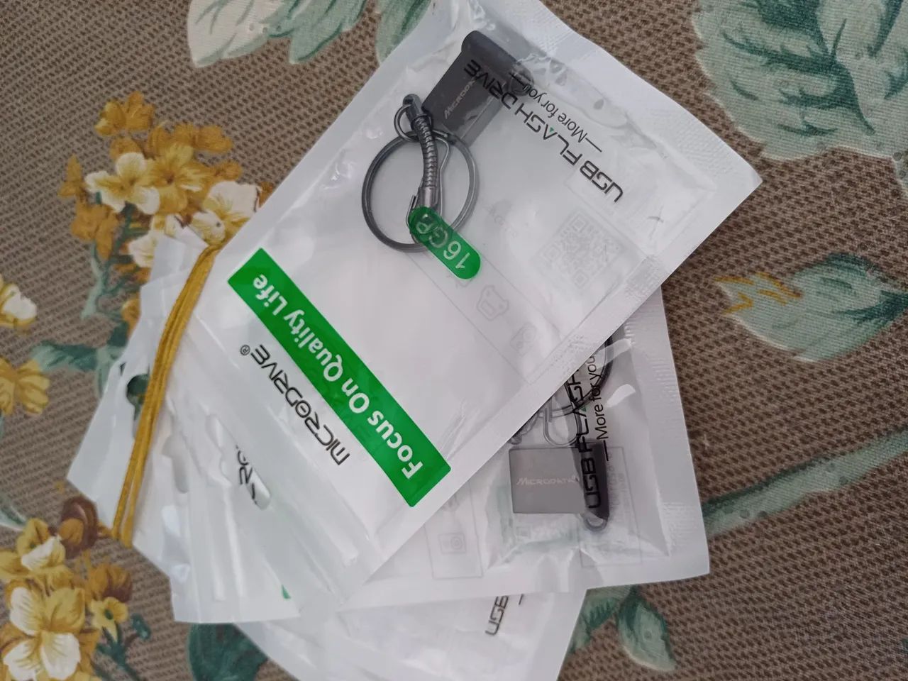 USB FLASH DRIVE65690768188161120