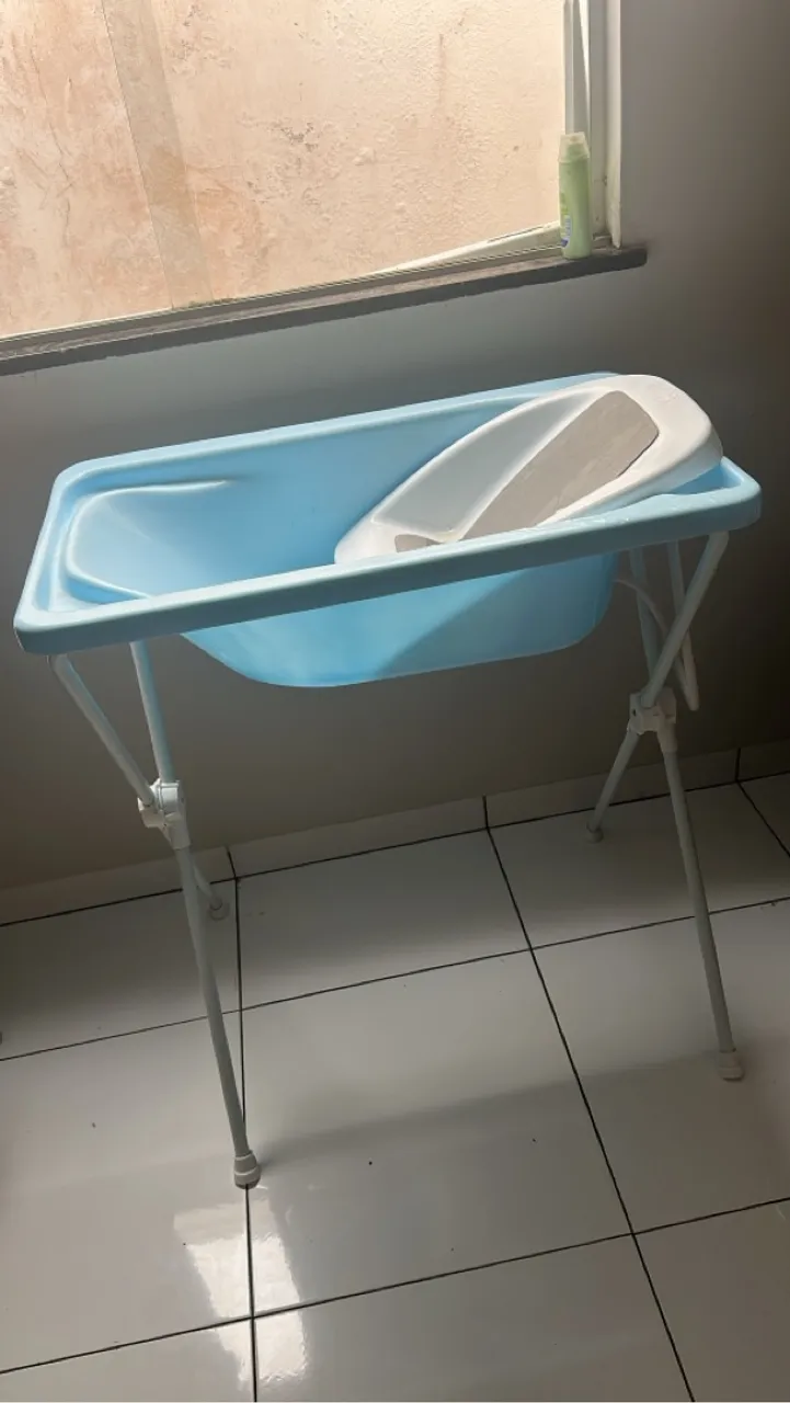 Banheira para bebê com suporte