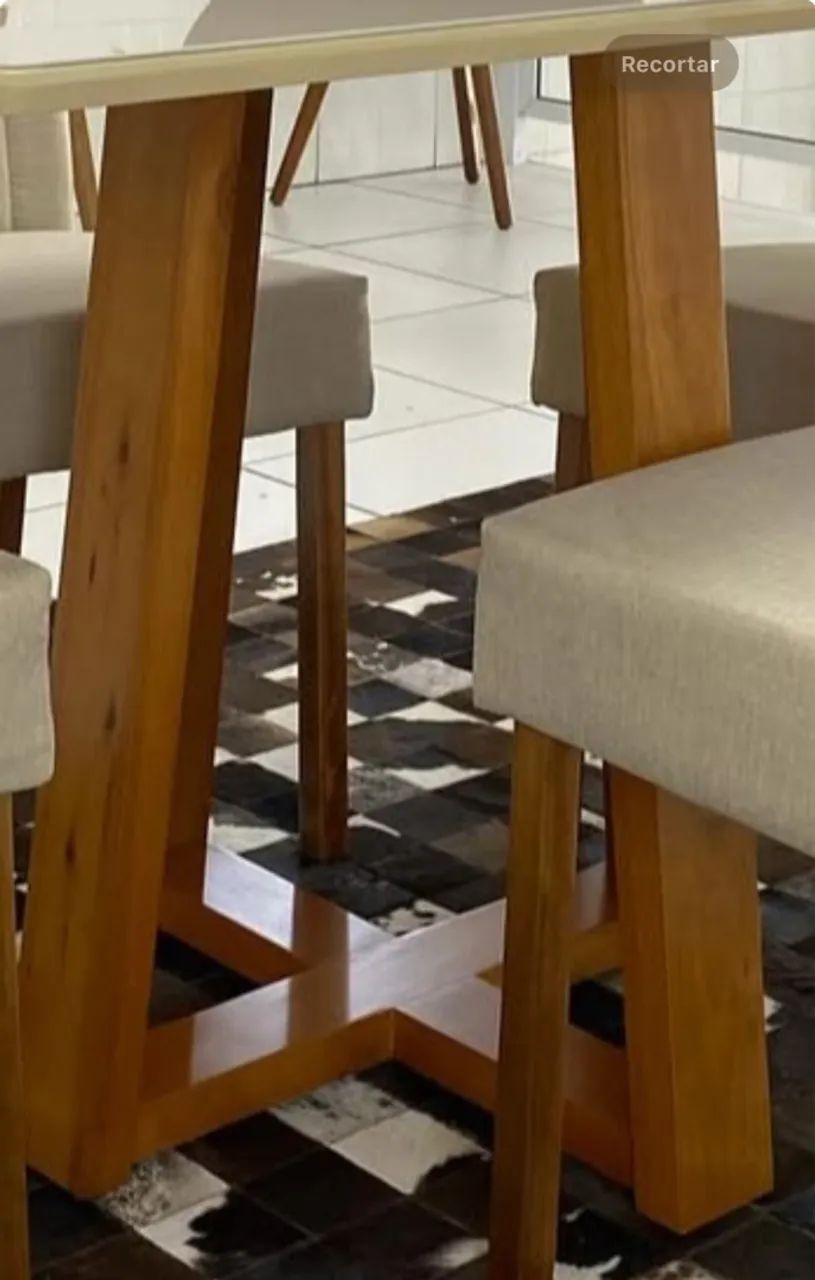 Conjunto Mesa e Cadeiras de Jantar  vídro laqueado off white, base feito em madeira maciça - Foto 5
