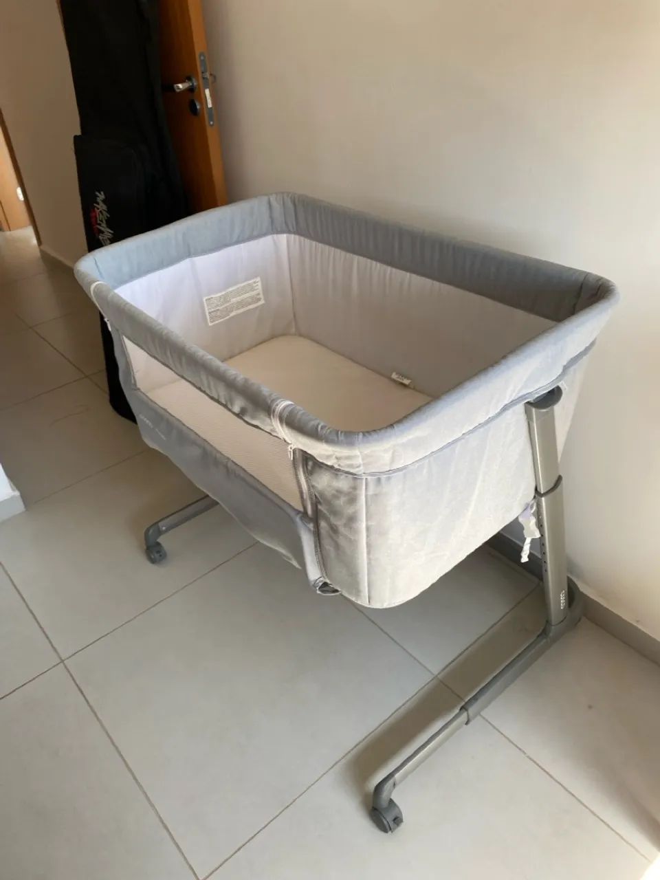 Berço Cosco Co bed Pluggy 0 a 9 kg - cinza claro 