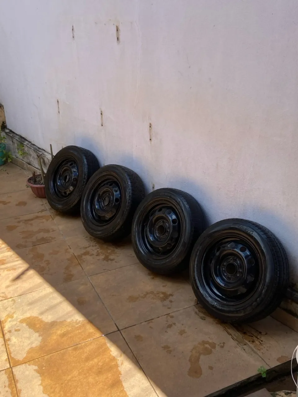Jogo de Rodas do Ford aro 14 pneu 175 70 R 14