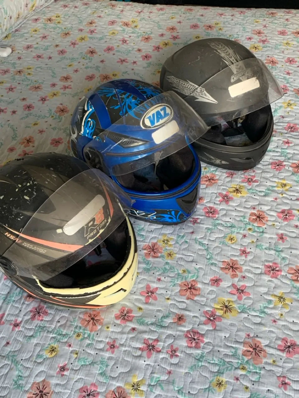 3 Capacetes para motos