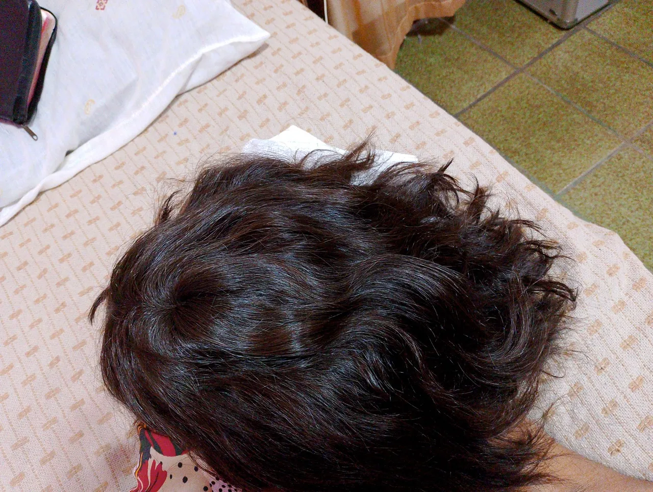 Cabelo castanho escuro com brilho natural