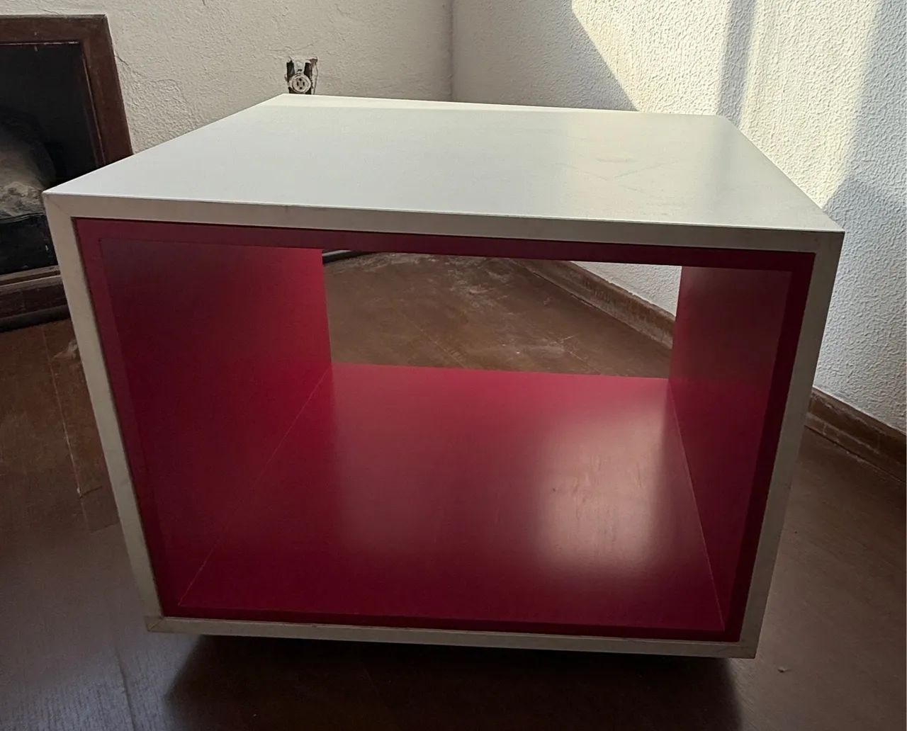 Nicho Cubo Moderno Branco e Rosa
