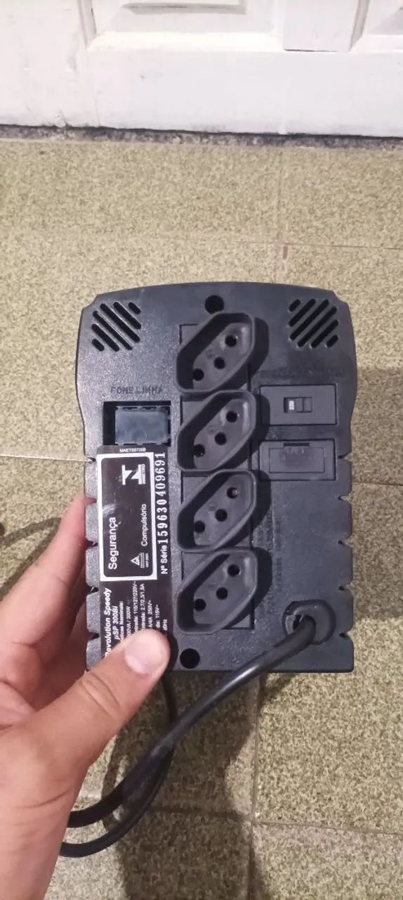 Estabilizador 300VA/W
