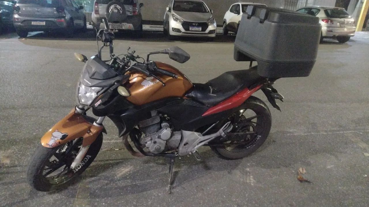 Vendo ou troco por menor cilindrada CB300 2011 motor feito a uma semana com garantia moto  - Foto 2