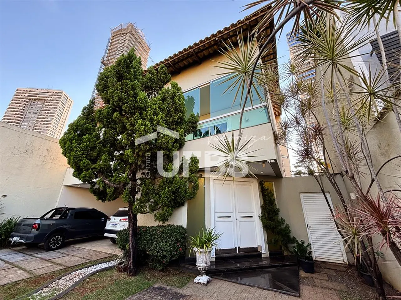 SOBRADO MARISTA - 5 SUÍTES - 473m²
