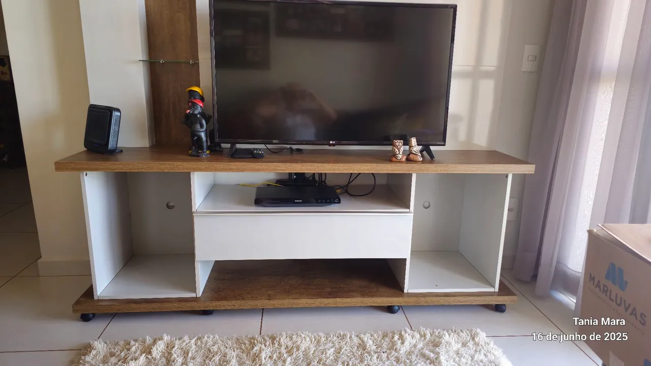 Rack para TV com design moderno e amplo espaço