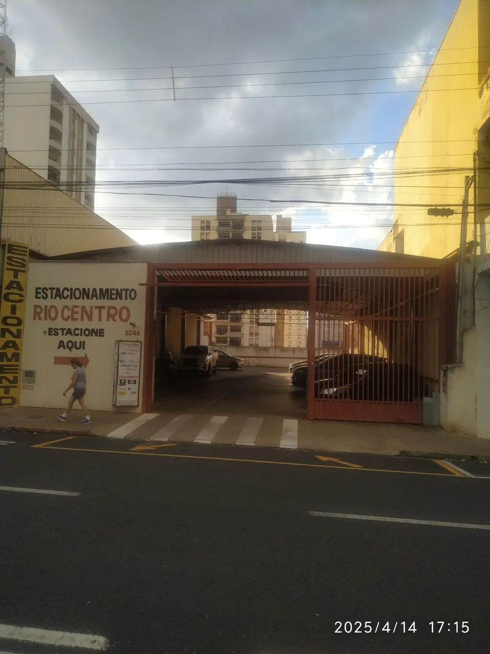 TERRENO CENTRAL 12X30 FUNCIONANDO COMO ESTACIONAMENTO $800MIL