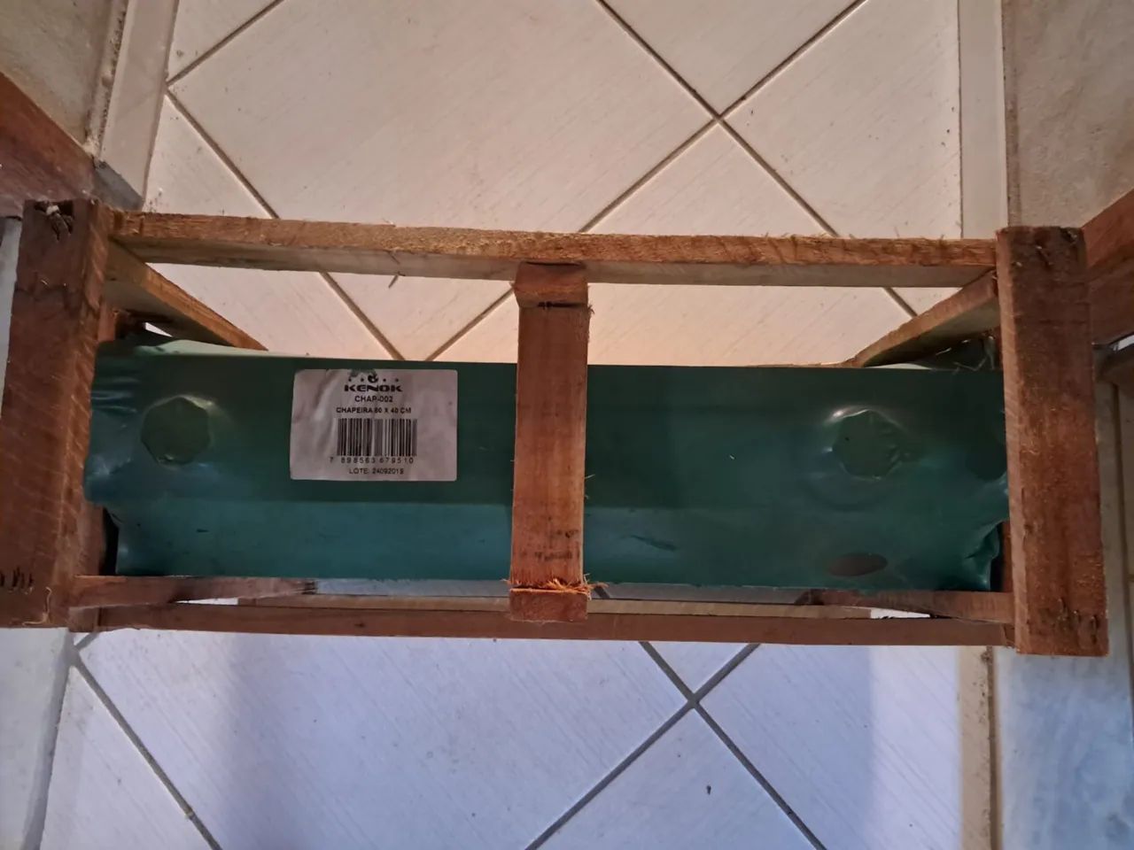 Chapeira 80x40cm nova.  Nunca usada - Foto 4