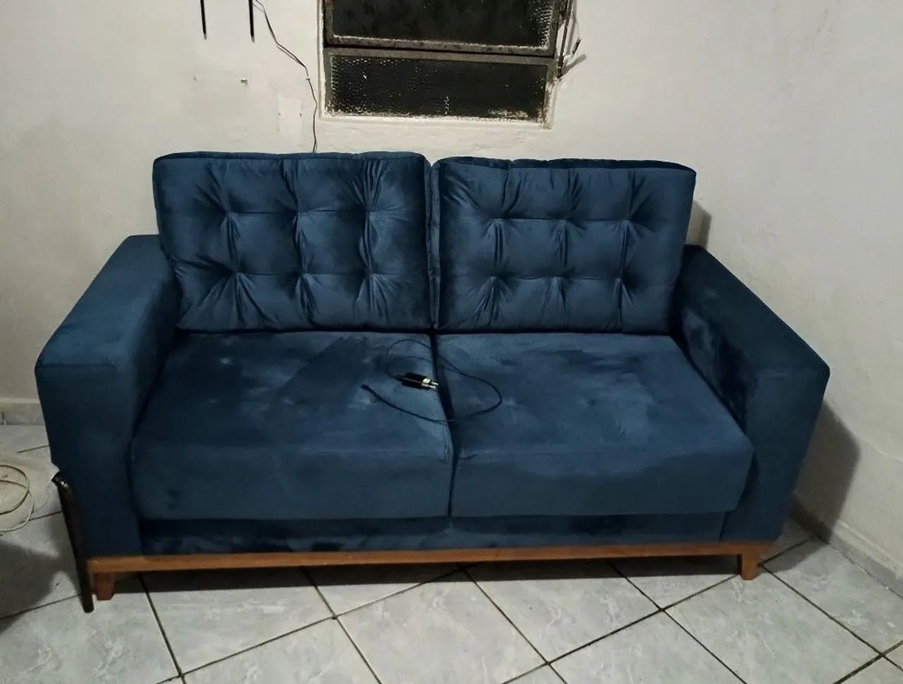 Sofá retrô usado em boas condições 