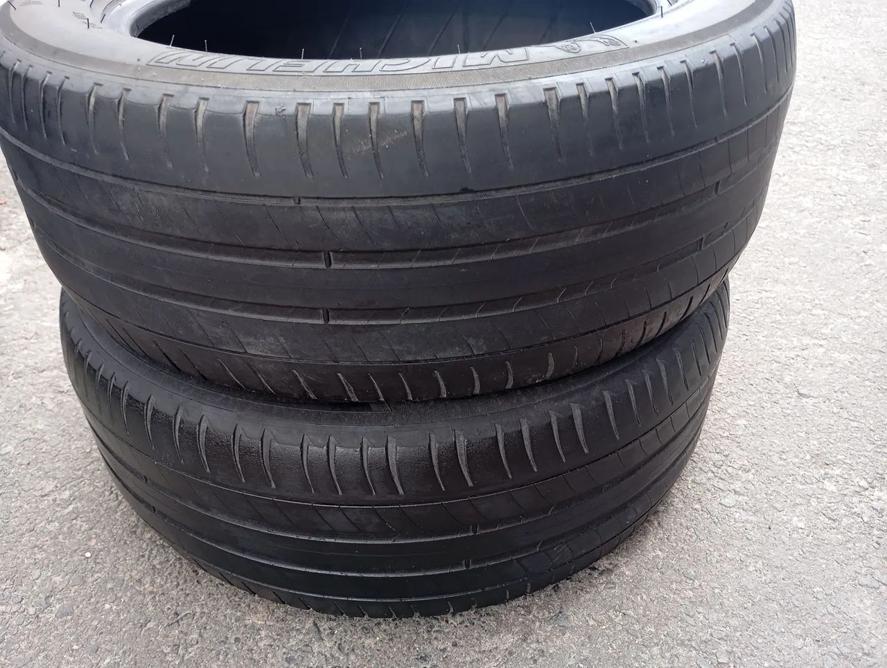 01 par de pneu Michelin 215/55 Aro 17 94 V 3R 3F  - Foto 2