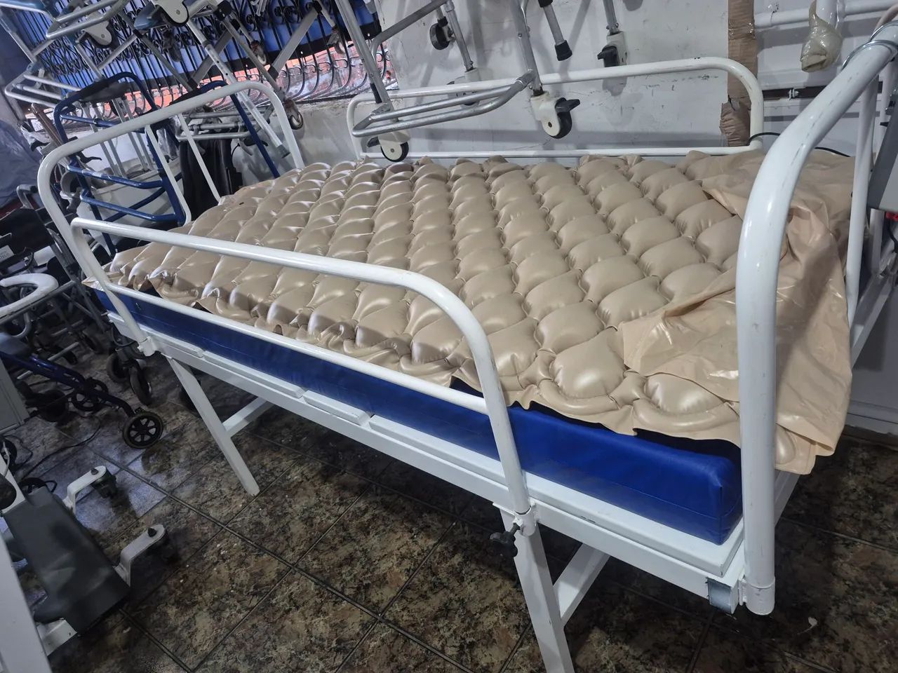 Cama hospitalar c 2 colchoes - Foto 4