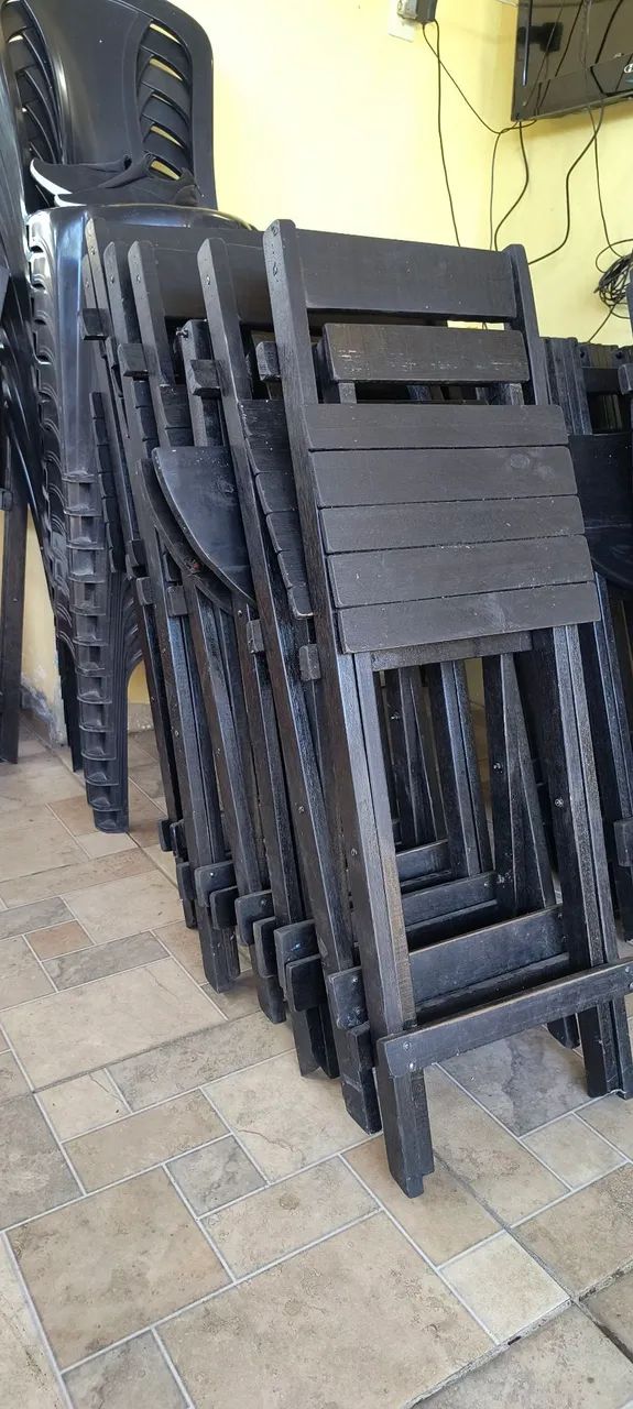 Vendo jogo de mesa bistrô com 2 cadeiras  - Foto 2