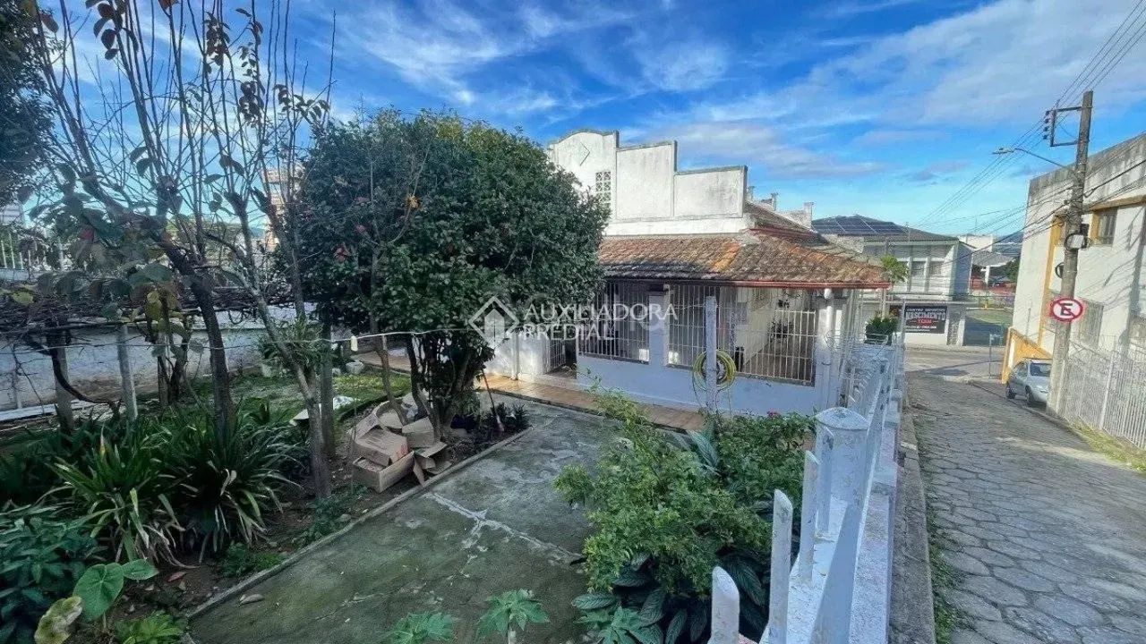 Casa com 3 quartos à venda na Rua Prefeito Dib Cherem - Foto 2