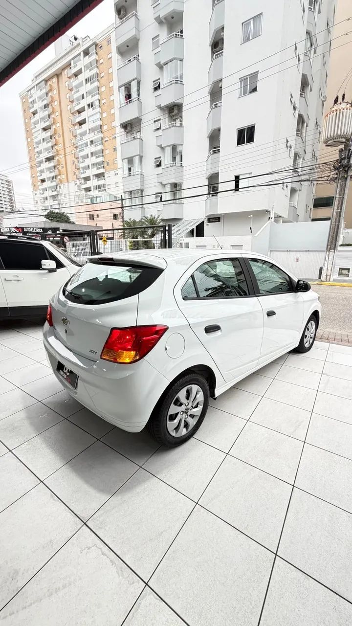 Chevrolet Onix JOY Hatch 1.0 8V Flex Mec. 4P 2019 - Foto 3