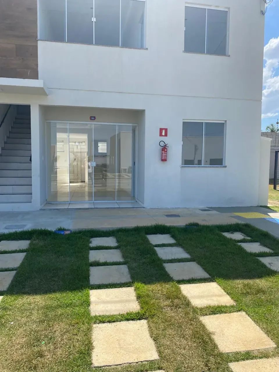 APARTAMENTO COM 2 QUARTOS SENDO UMA SUÍTE E QUINTAL - Foto 3