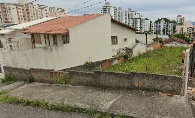 Terreno com 310m² no Jardim Atlântico