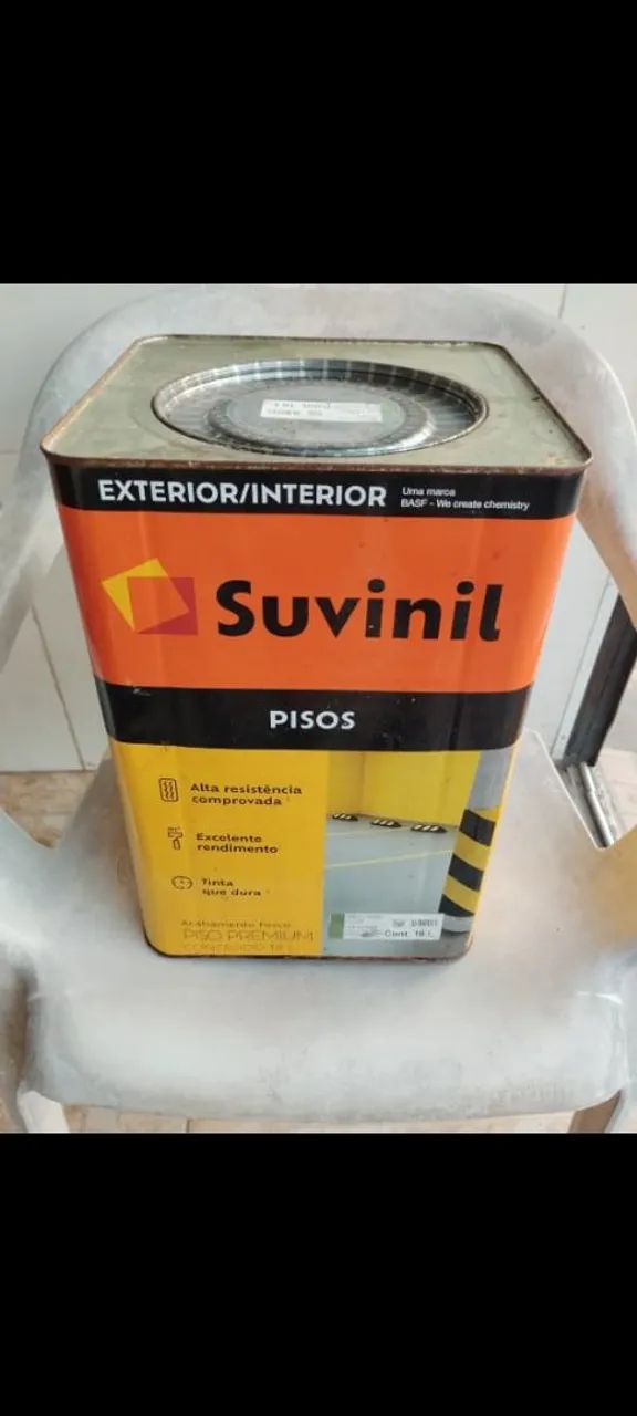 Tinta Suvinil Fosco verde nova. Lacrada. 