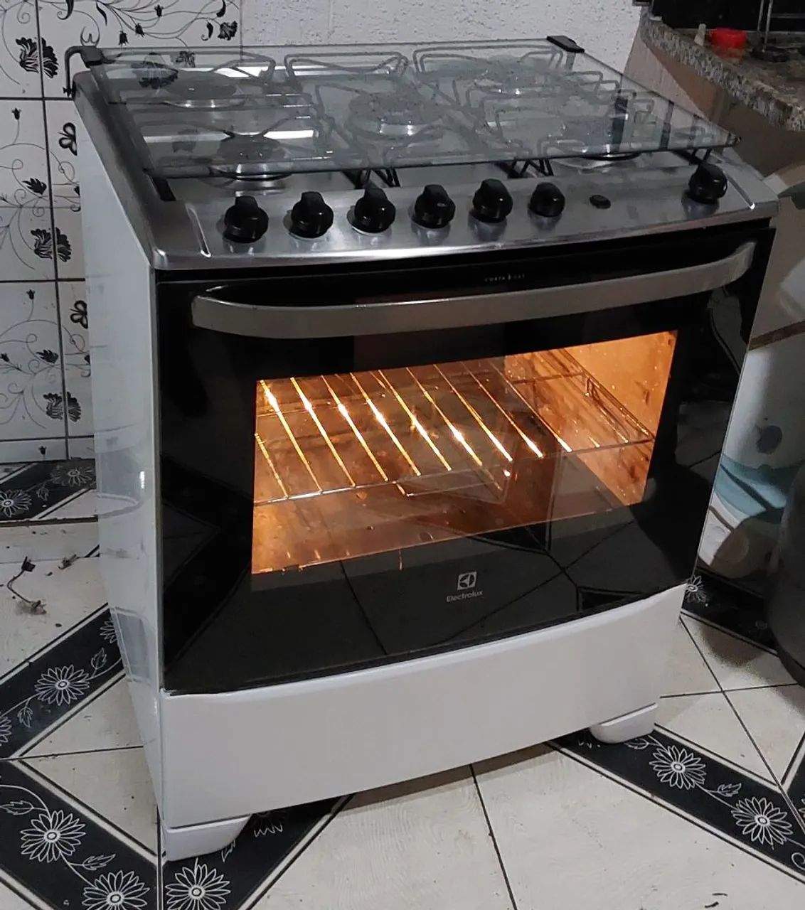 Excelente fogão Electrolux top automático com tripla chama automático com prateleira  - Foto 4