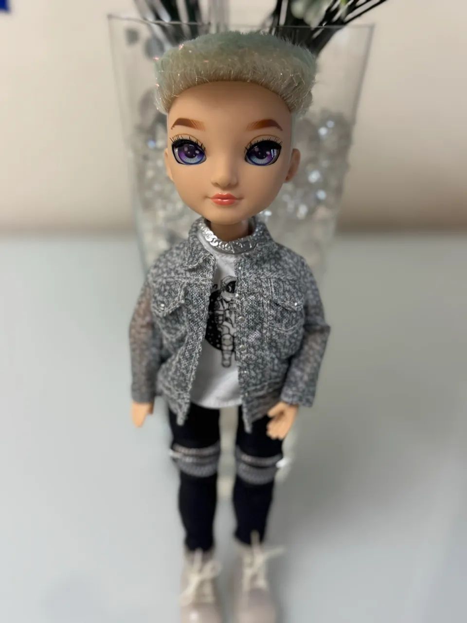 Boneco Rainbow High Aidan