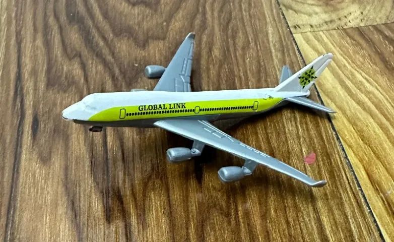 Avião Miniatura importado (Desapego) - Foto 2