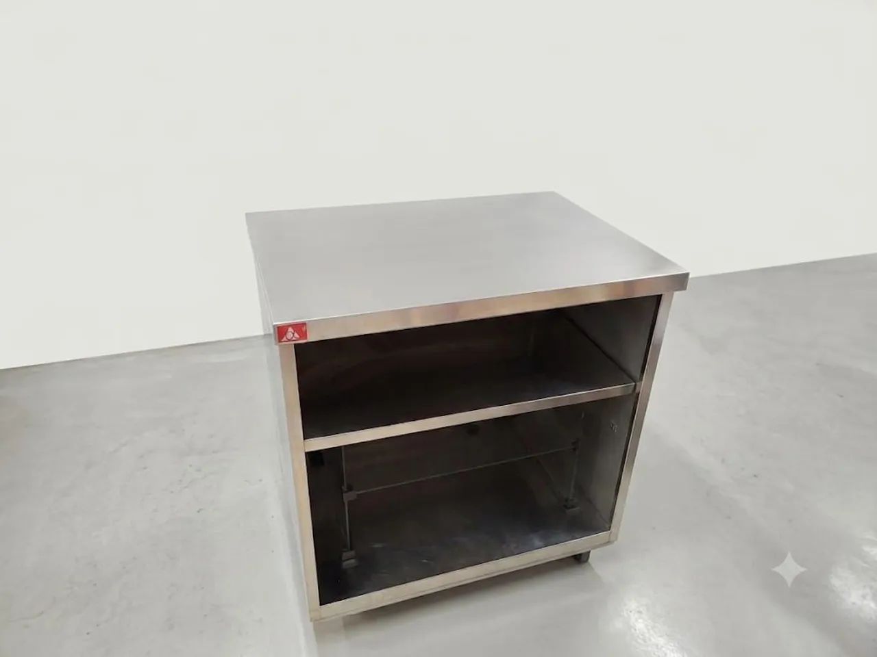 Bancada mesa armário com prateleiras 