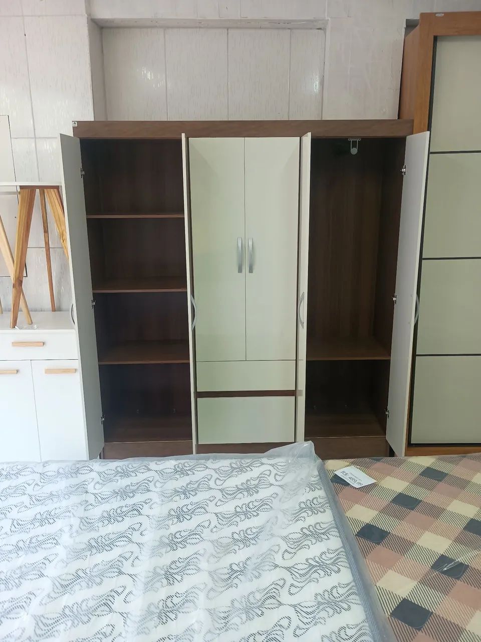 Guarda-roupa 6 portas e 2 gavetas  - Foto 2