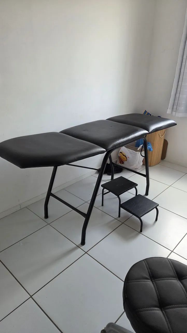 Maca de estética, preta e em bom estado! - Foto 2