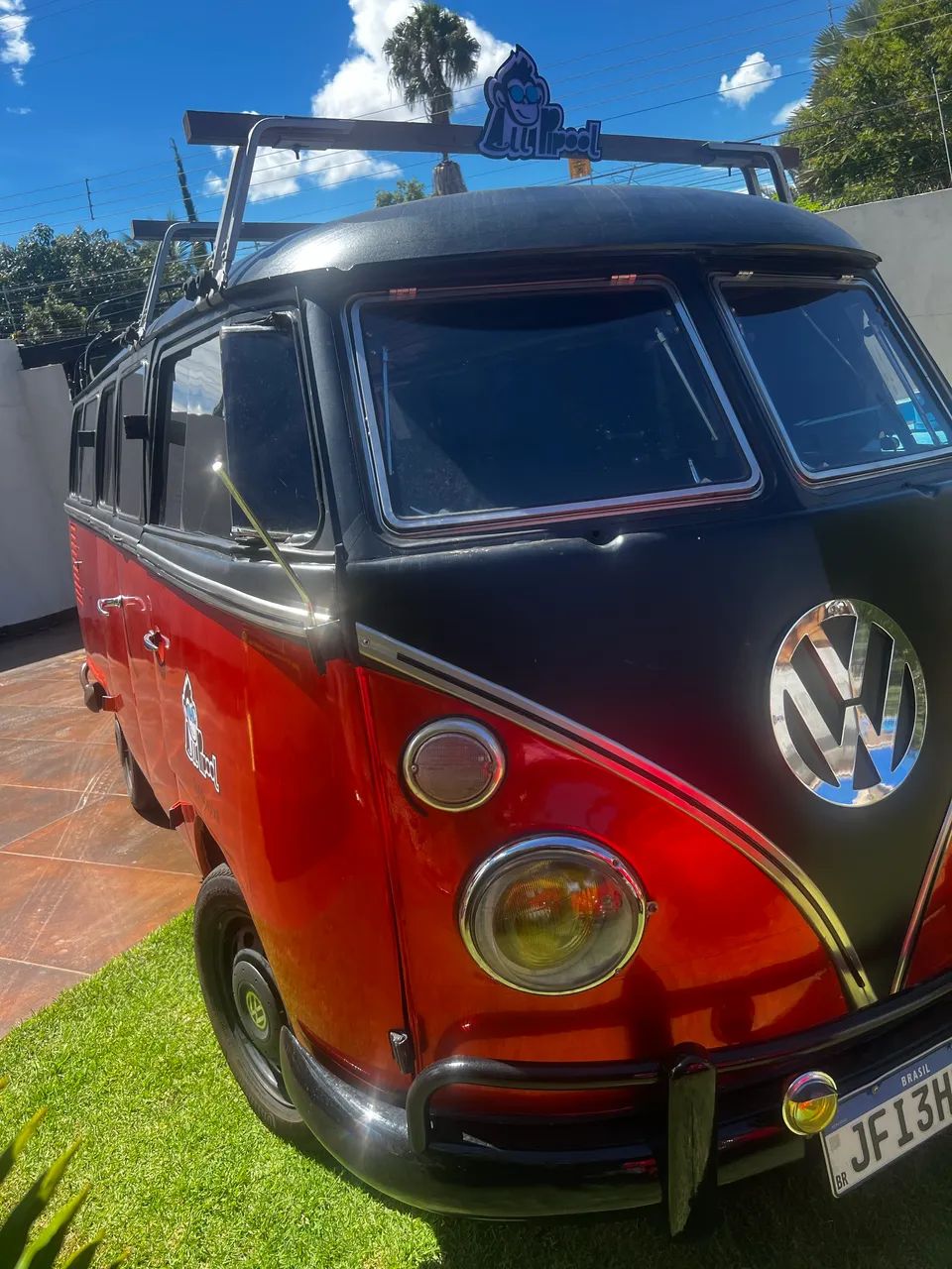 Kombi para eventos com óculos e fantasias para seu convidado se divertir 