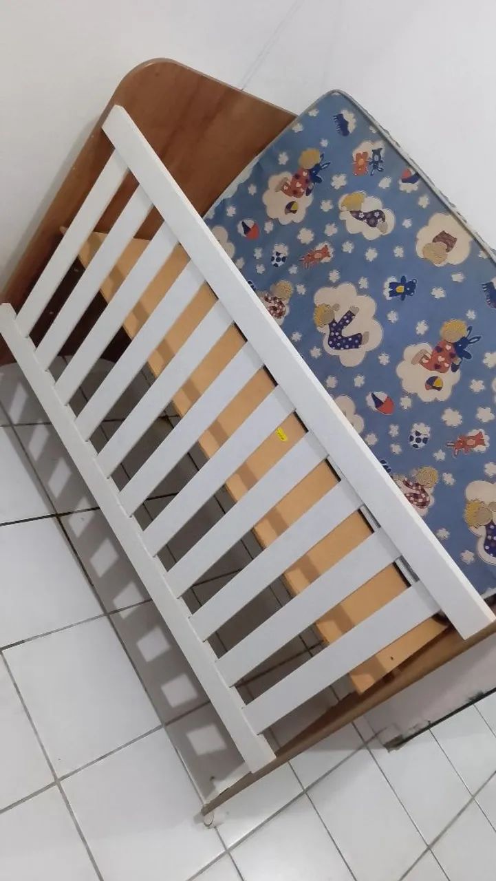 Berço com colchão 
