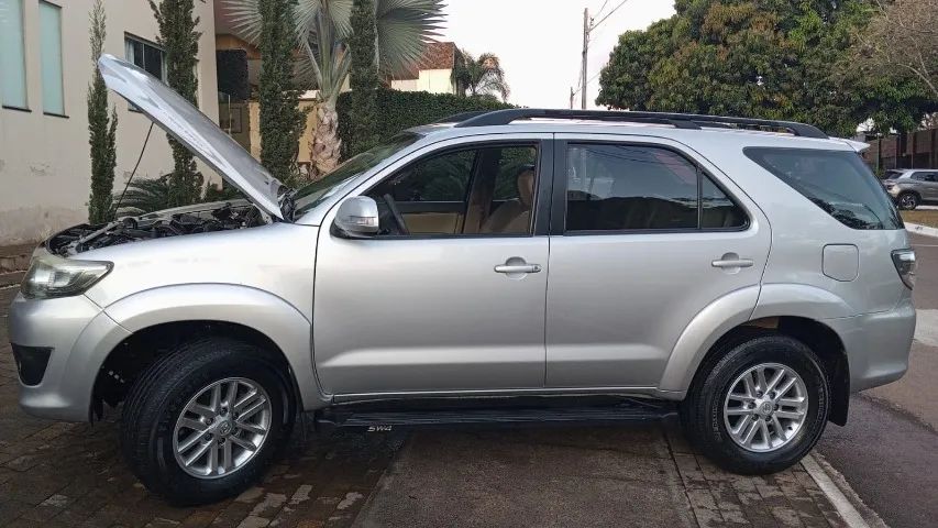 Toyota Hilux Hilux SW4 SR 4x2 2.7/ 2.7 Flex 16V Aut. 2012