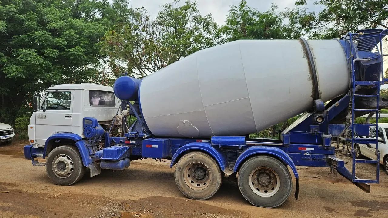 Bomba de concreto e caminhão betoneira  - Foto 4