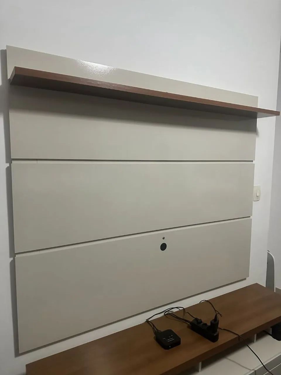 Painel em MDF com prateleira superior - Foto 3