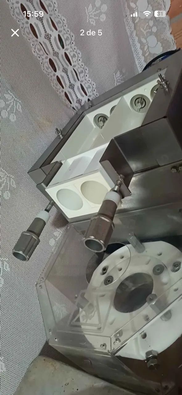 Máquina de modelar salgados 