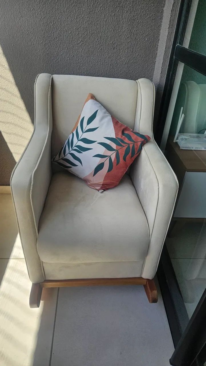 Poltrona de amamentação de balanço com puff - Foto 3