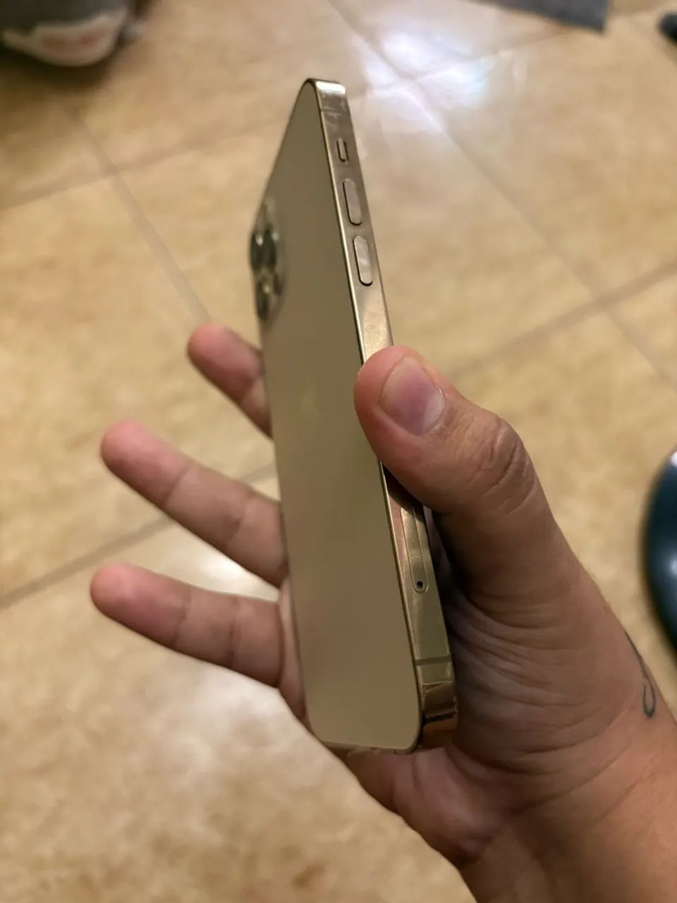 VENDO iPhone 12 Pro 256 GB DOURADO - Foto 2
